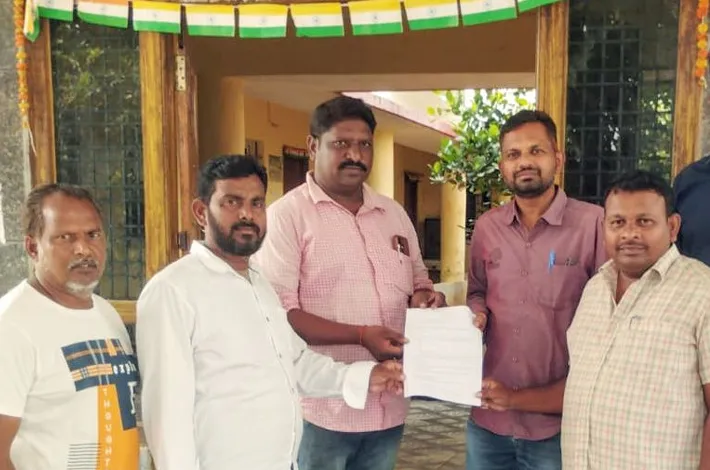 పంట నష్టపోయిన రైతులను ఆదుకోవాలి