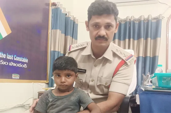 రైల్వే స్టేషన్ వద్ద గుర్తుతెలియని బాలుడు
