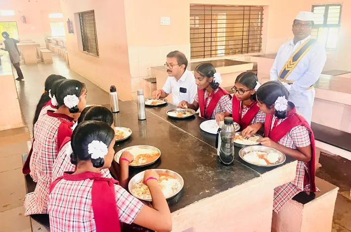 గురుకుల పాఠశాలలో అదనపు కలెక్టర్ ఆకస్మిక తనిఖీ