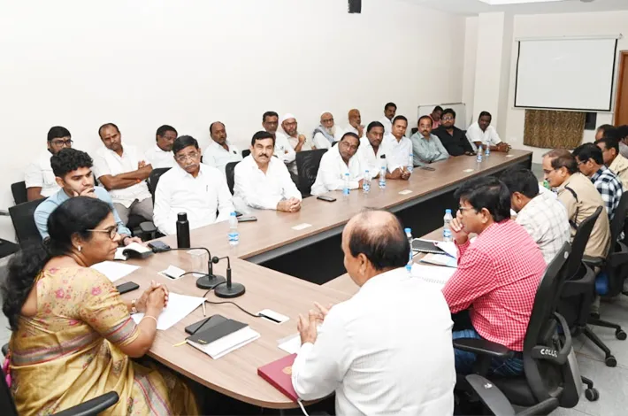 పత్తి కొనుగోలుకు ఏర్పాట్లు సిద్ధం చేయాలి 