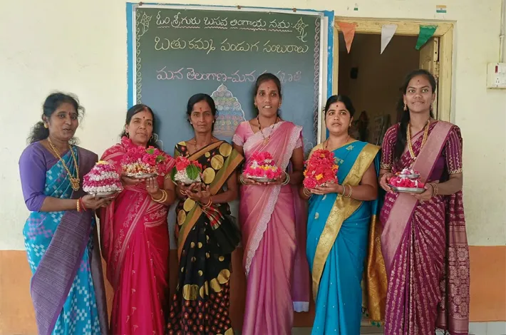 కారాముంగి గురుకులంలో ఘనంగా బతుకమ్మ సంబరాలు