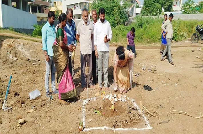 11వ డివిజన్లో ఇందిరమ్మ ఇంటికి భూమి పూజ