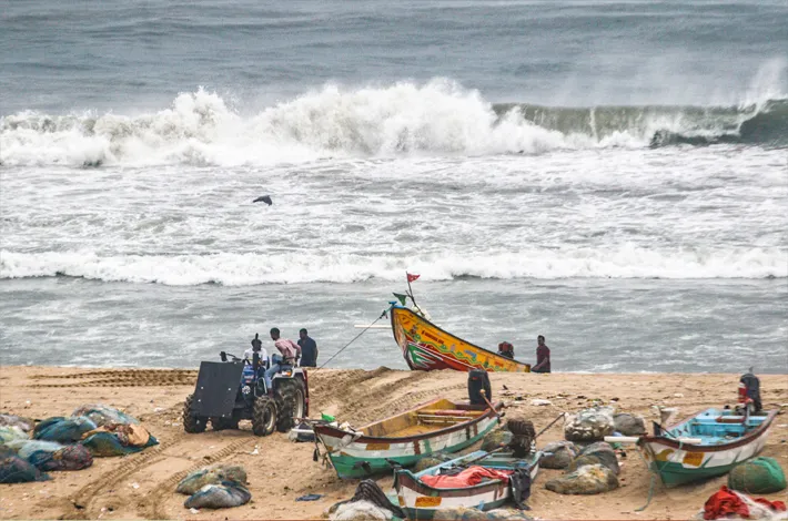 ఏపీ వైపు తుపాను దూకుడు..పెను ముప్పు!