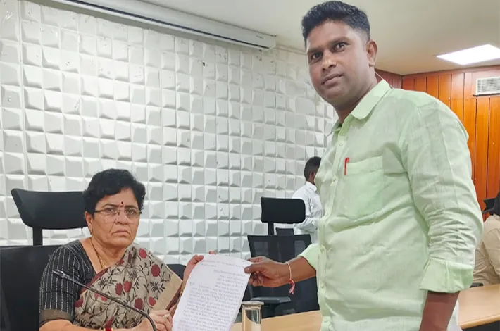 బిట్స్ పాఠశాల చైర్మన్ పై చర్యలు తీసుకోవాలి