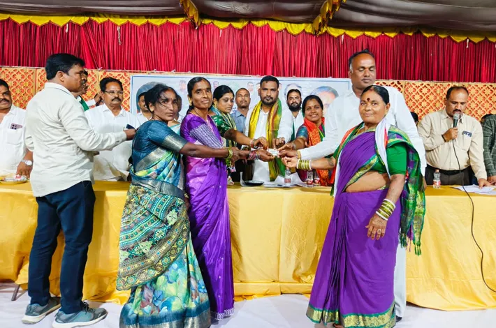 పేద కుటుంబాలకు రేషన్ కార్డు భరోసా