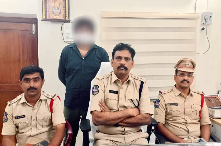 మహిళ ఫిర్యాదు మేరకు వైద్యుడిపై కేసు నమోదు 