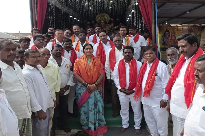 దుర్గమ్మకు పద్మాదేవేందర్‌రెడ్డి ప్రత్యేక పూజలు