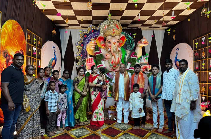 వినాయక మండపాల్లో ప్రత్యేక పూజలు