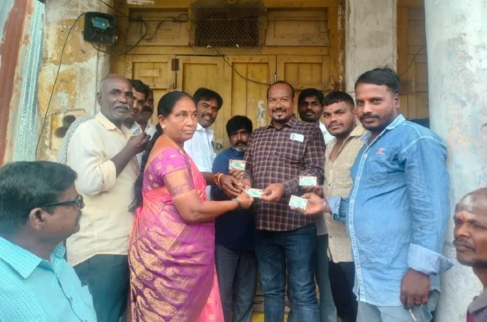 స్మార్ట్ రేషన్ కార్డుల పంపిణీ