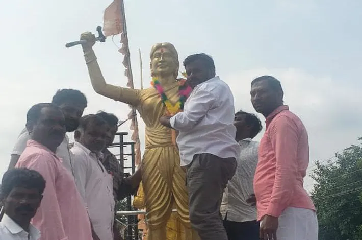చాకలి ఐలమ్మ స్పూర్తితో ముందుకు సాగాలి 