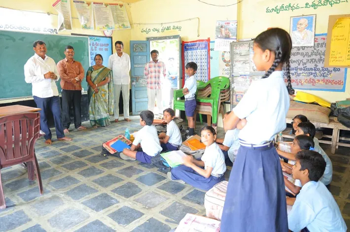 ప్రభుత్వ పాఠశాలను ఆకస్మికంగా సందర్శించిన ఎమ్మెల్యే జారె