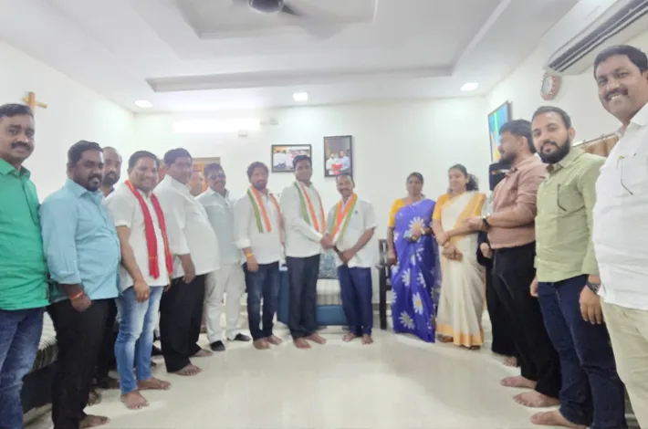 కాంగ్రెస్ లో చేరిన బిఆర్ఎస్ కౌన్సిలర్లు