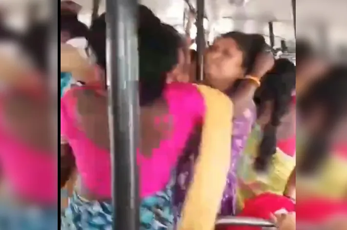 ఫ్రీ బస్సులో సీటు వార్!.. జుట్టుజుట్టు పట్టుకొని రచ్చరచ్చ..!