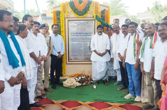 ముదిగొండలో అభివృద్ధికి శంకుస్థాపన..