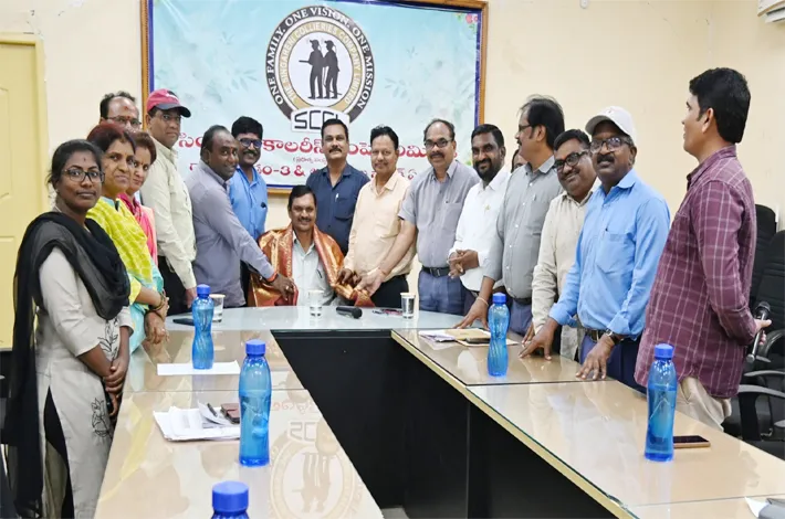 బదిలీపై వెళ్తున్న అధికారికి ఆత్మీయ సన్మానం
