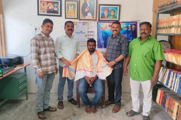 రక్తదాత కిరణ్ కు స్వధర్మ ఫౌండేషన్ సన్మానం 