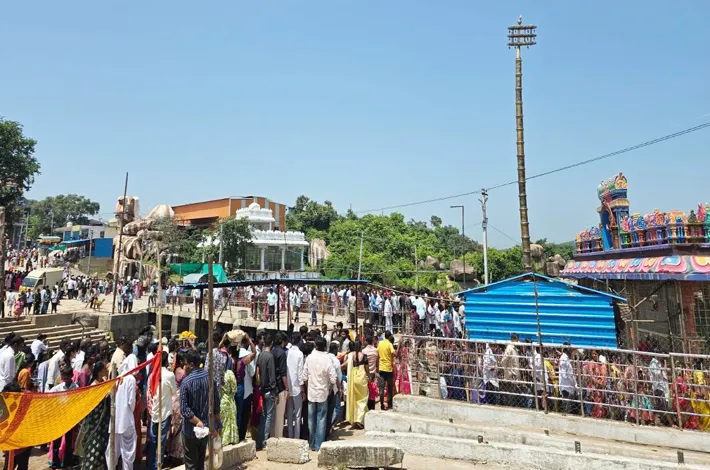 నిలువ నీడేది!