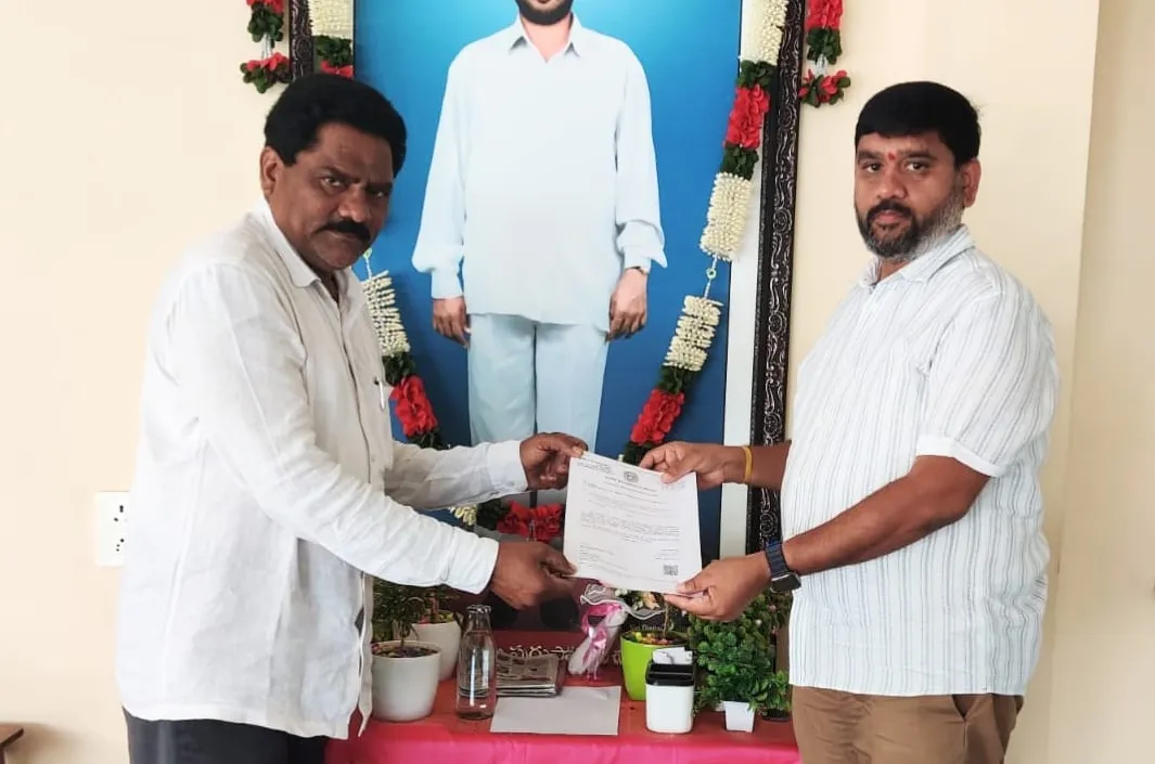 CMRF చెక్కు అందజేత