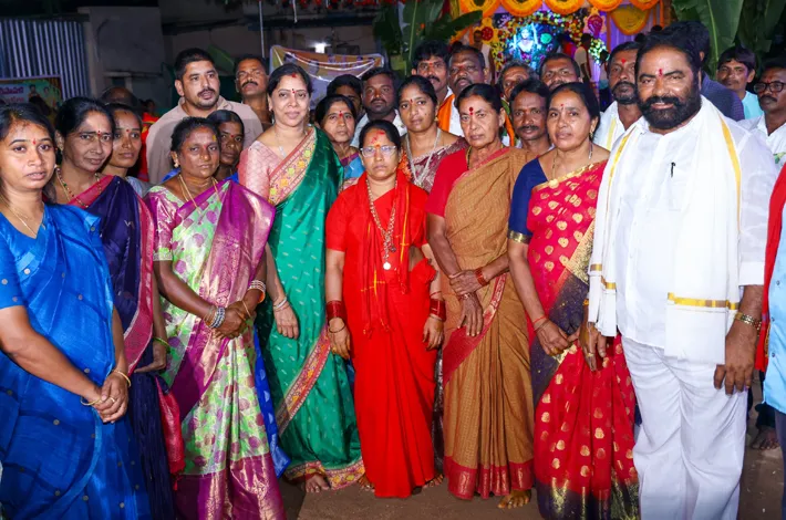 పొంగులేటి మాధురమ్మ ప్రత్యేక పూజలు