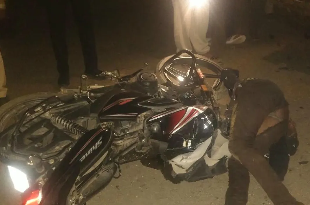 జేసీబీ-బైక్ ఢీ: ఇద్దరు యువకులు దుర్మరణం..