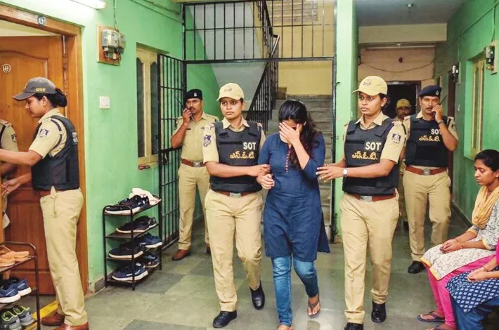 గర్ల్స్ హాస్టల్ ముసుగులో అండాల సేకరణ