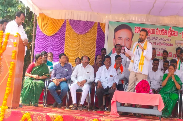 విద్యార్థులు లక్ష్యం పెట్టుకుని ముందుకు వెళ్లాలి