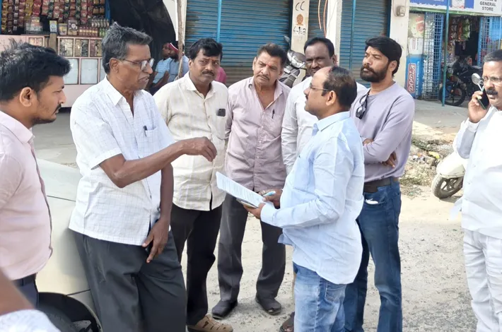 అధ్వానంగా ఉన్న రోడ్డు సమస్యను పరిష్కరించాలి