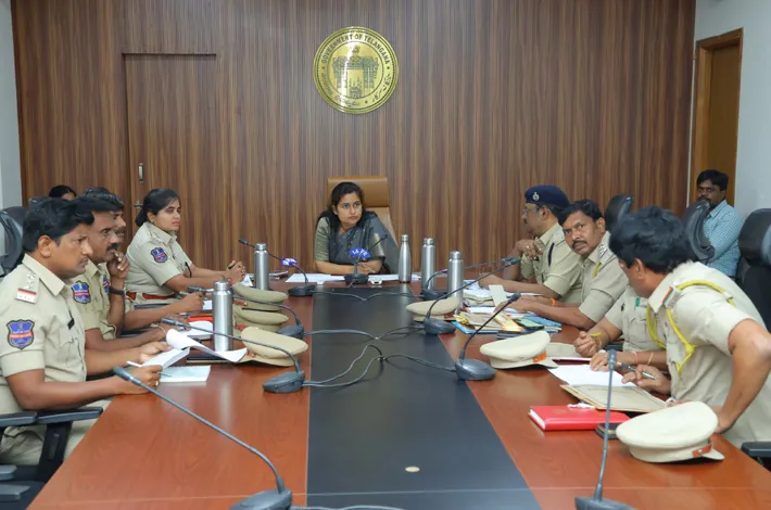 ప్రజావాణి దరఖాస్తులను వేగవంతంగా పరిష్కరించాలి