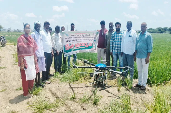 డ్రోన్ తో నానో యూరియా వాడకంపై రైతులకు క్షేత్ర స్థాయి ప్రదర్శన