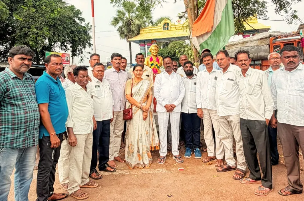ఇందిరాగాంధీ త్యాగాలు దేశానికి స్ఫూర్తిదాయకం