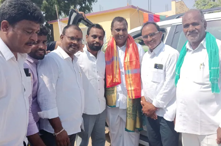 అభివృద్ధి పనులకు నిధులు కేటాయించాలని మంత్రికి వినతి