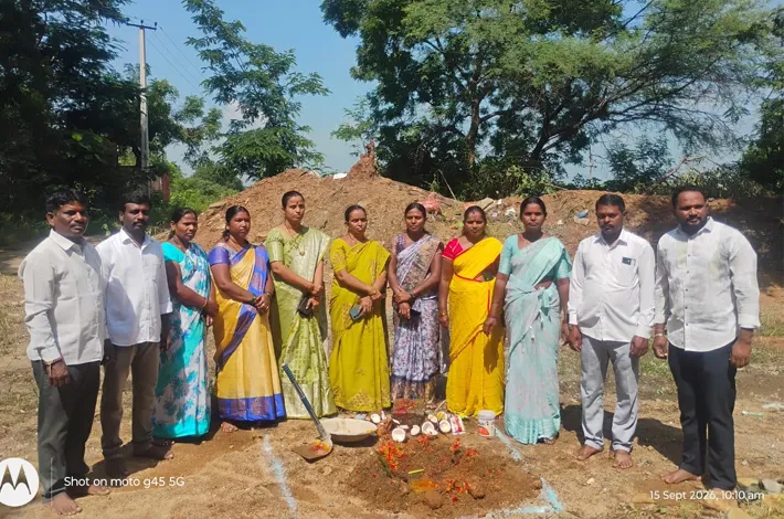 మహిళా సంఘం భవన నిర్మాణ పనులకు శ్రీకారం