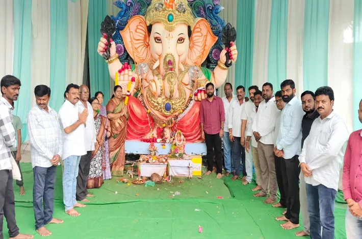 గణనాథుడికి ఎమ్మెల్యే కోవ లక్ష్మి ప్రత్యేక పూజలు