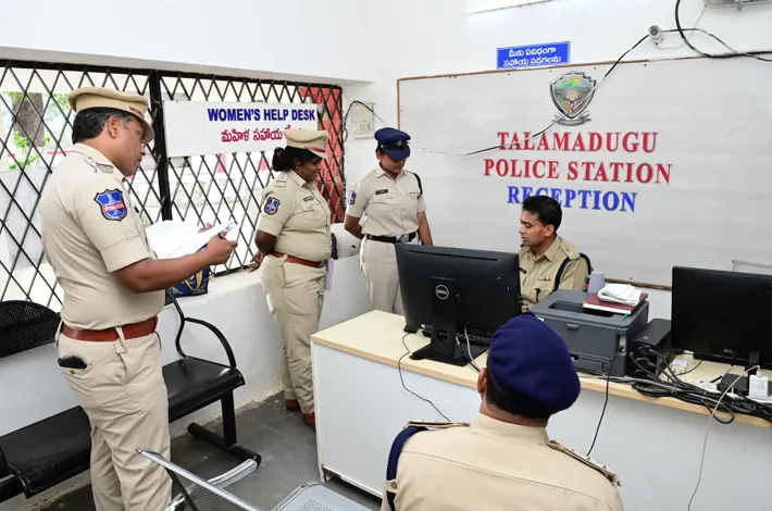 విలేజ్ పోలీస్ వ్యవస్థను పటిష్టం చేయాలి
