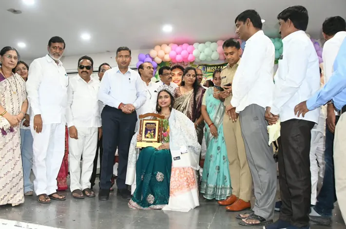 యువతులు వారు ఎంచుకున్న రంగాల్లో రాణించాలి..