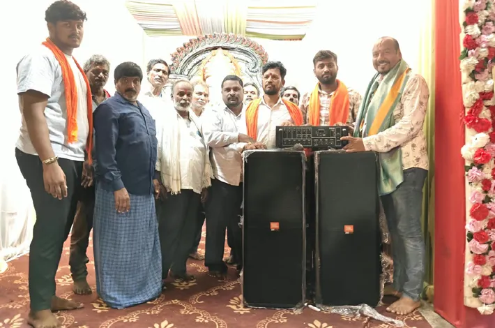 వార్డు ప్రజల కోరిక మేరకే సౌండ్ బాక్స్ అందజేత