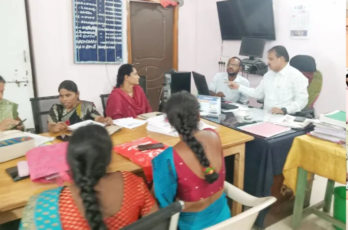 తహసీల్దార్ కార్యాలయాన్ని సందర్శించిన అదనపు కలెక్టర్ హరిసింగ్ 