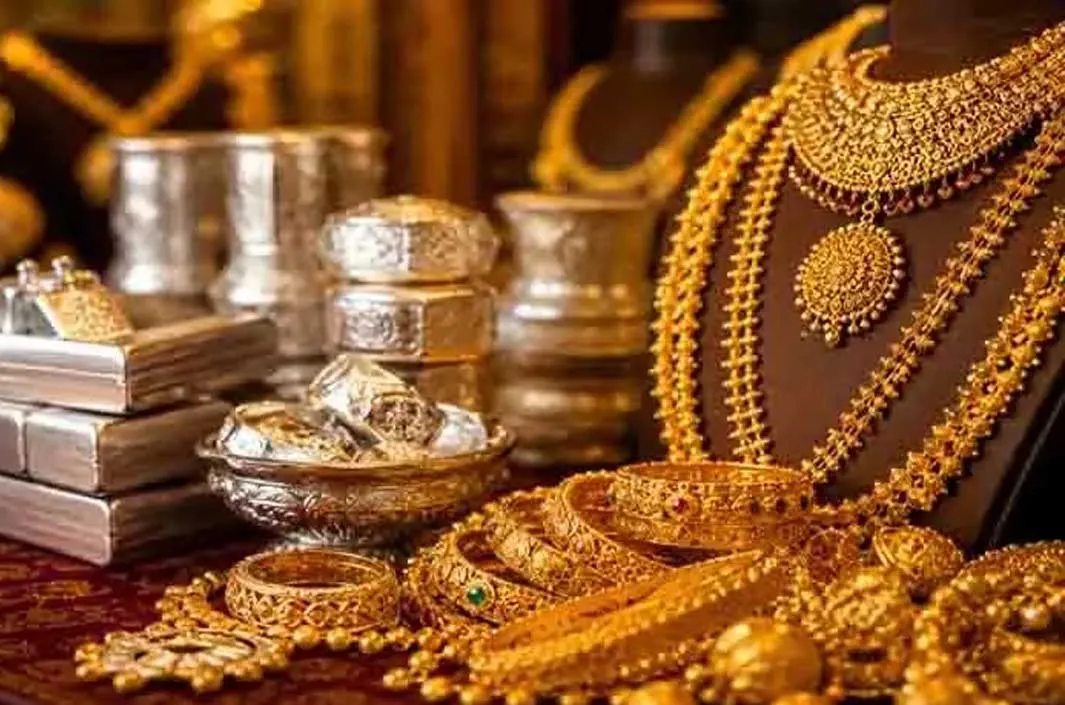 వెండి ధరలకు భారీ షాక్.. బంగారం మాత్రం స్టేబుల్!