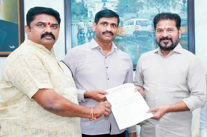 సీఎంను కలిసిన టీజీఈజేఏసీ