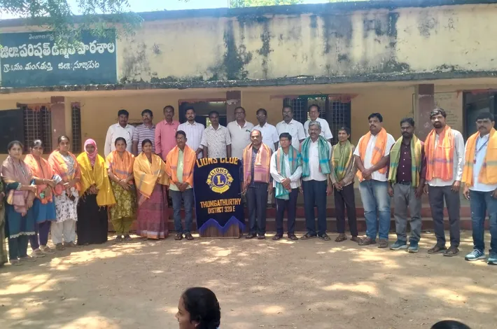 సమాజంలో ఉపాధ్యాయ వృత్తి అతి పవిత్రమైనది