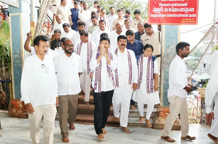 అభివృద్ధి పనుల్లో వేగం పెంచండి