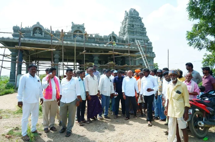 గంగమ్మ ఆలయ పనులను పరిశీలించిన ఎమ్మెల్సీ 