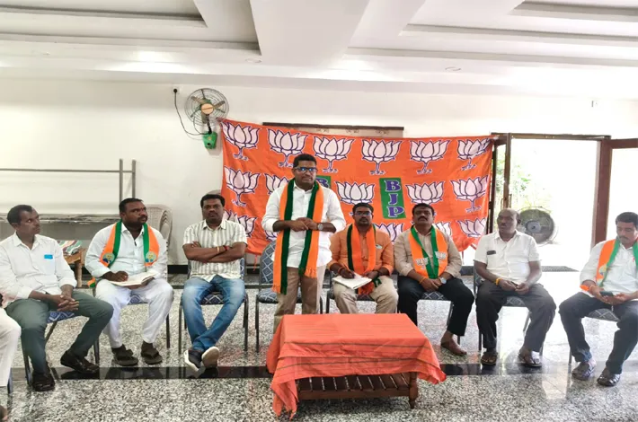 కరెంటు కోతలు, సాగునీటి సమస్యలు పరిష్కరించాలి