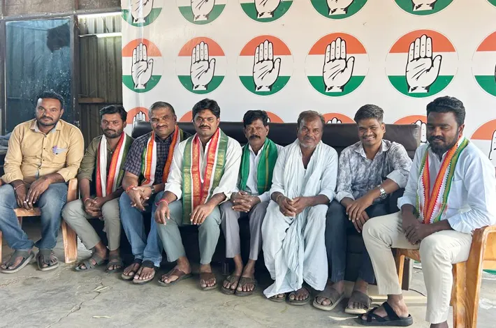 చెల్లని రూపాయిని జిల్లా ప్రజలపై రుద్దే ప్రయత్నం