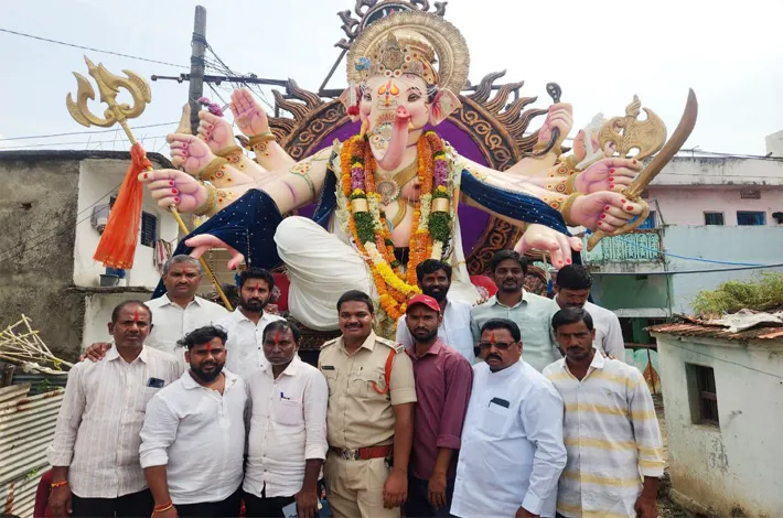గణనాథునికి ప్రత్యేక పూజలు