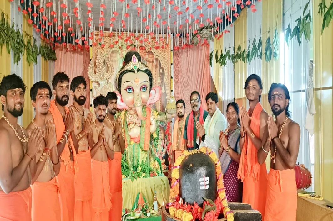 బాల గణపయ్యకు ప్రత్యేక పూజలు