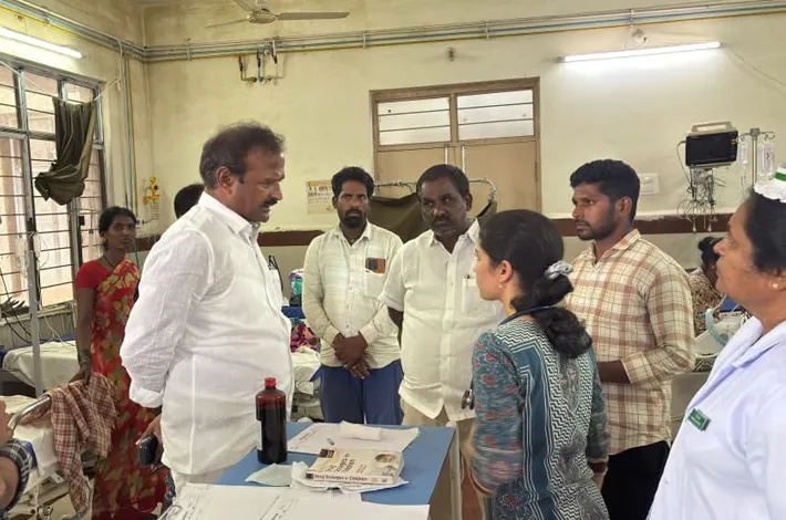 విద్యార్థిని పరిమర్శించిన మాజీ ఎమ్మెల్యే అలా