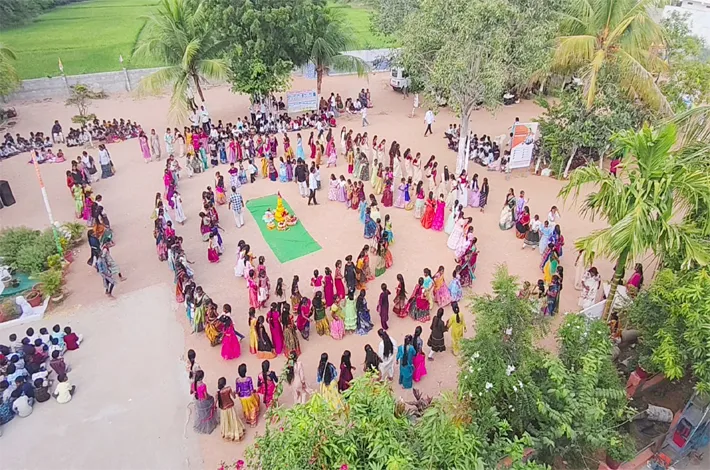 విశ్వభారతి హైస్కూల్‌లో ఘనంగా బతుకమ్మ సంబరాలు