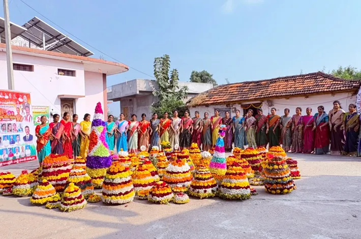 కోదండరావుపల్లిలో ఘనంగా బతుకమ్మ సంబరాలు