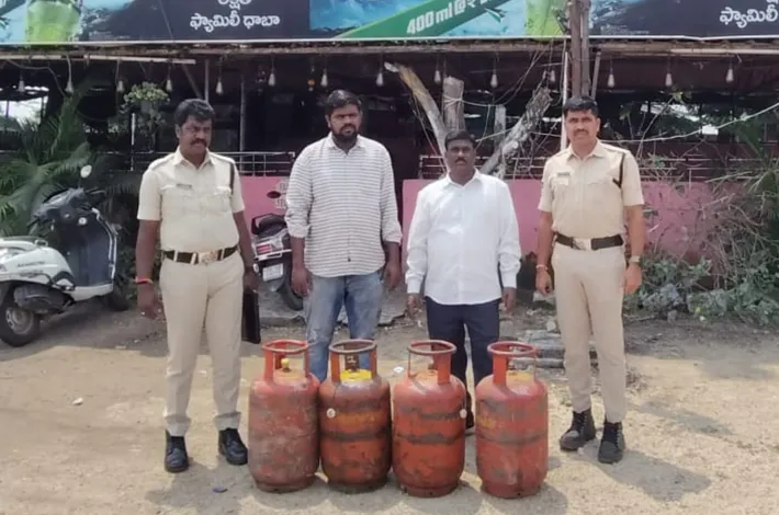 ధాబా,హోటల్‎పై,సివిల్ సప్లై ఇన్స్పెక్టర్ తనిఖీ